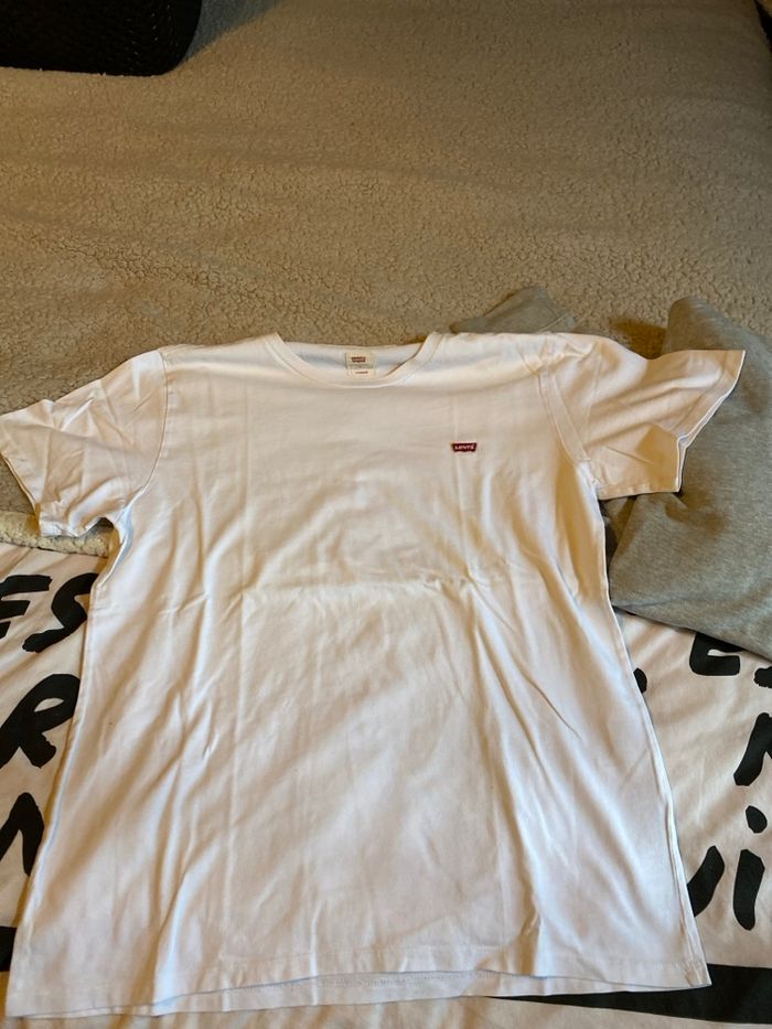 Vends teeshirt blanc Lévis