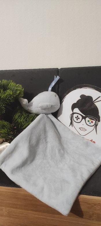 Doudou plat baleine bleu mouchoir mots d enfants étoiles doré eau Point Poisson