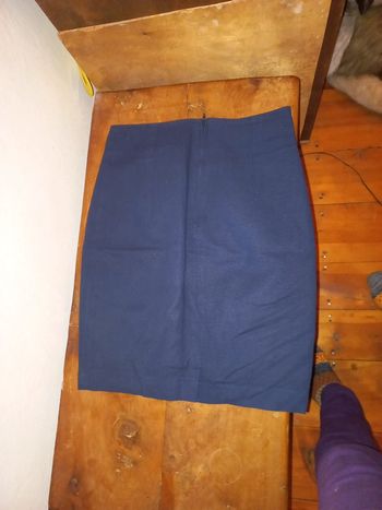 Jupe marine beau tissu, solide et classe