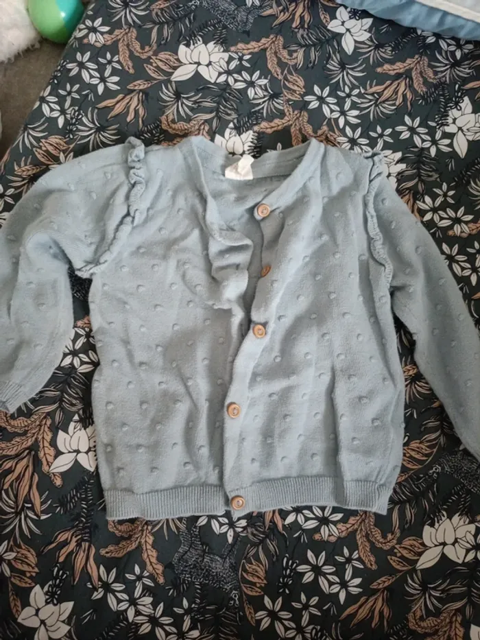 Gilet bleu petits pompoms H&M 80cm