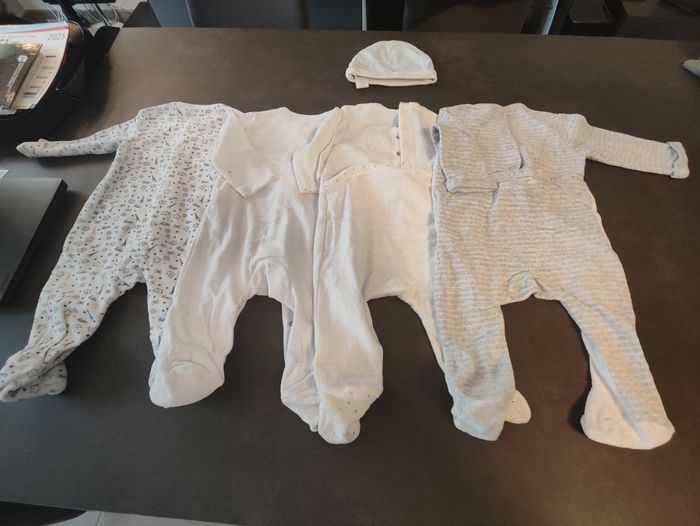 Lot de 4 pyjamas chauds bébé mixtes + bonnet Disney – Taille 9 mois - photo numéro 2