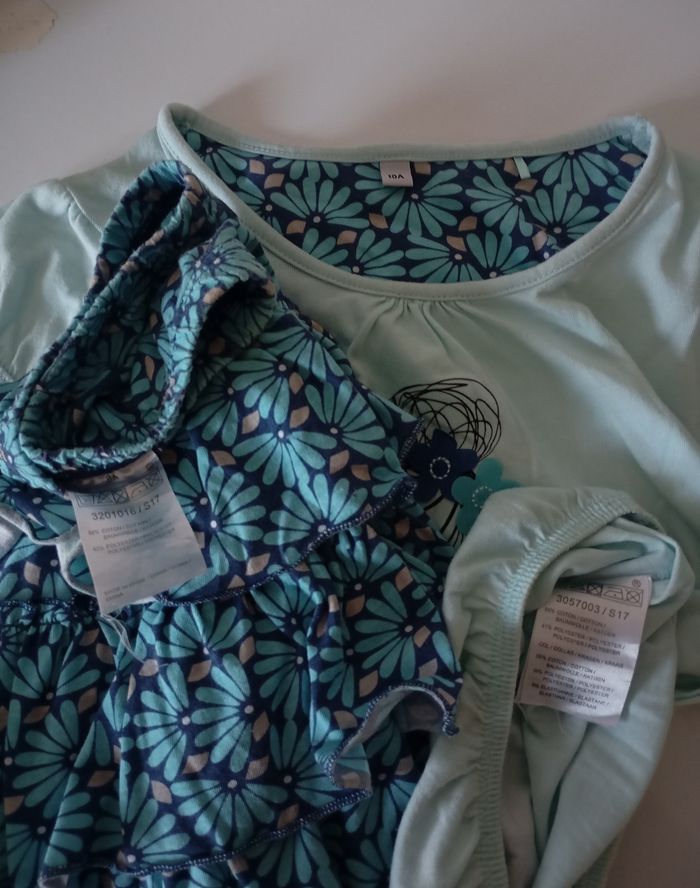 Ensemble assorti . Jupe 8 ans ,tee shirt manches courtes 10 ans. Coton . Parfait état - photo numéro 8