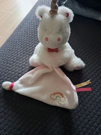 Doudou licorne