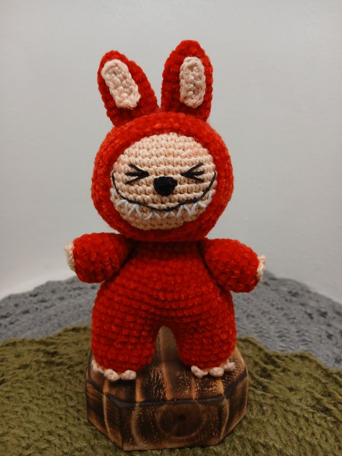 Lapin monstre rouge