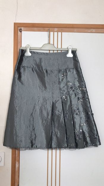 Jupe grise avec tulle et broderies