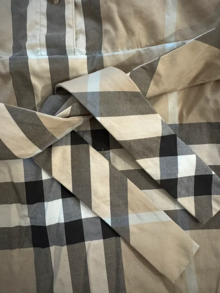 Robe chemise burberry neuf jamais porté - photo numéro 10