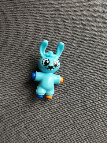 Figurine lapin crayon bleu Kinder