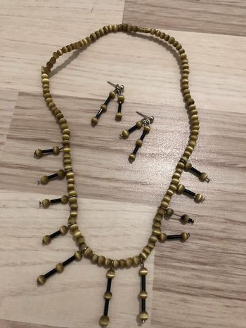 Ensemble collier et boucles d’oreilles