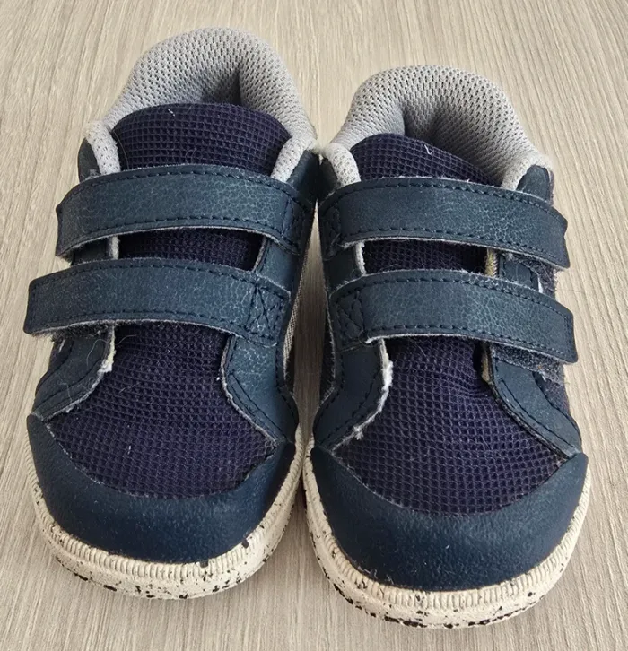Baskets taille 23 - photo numéro 2
