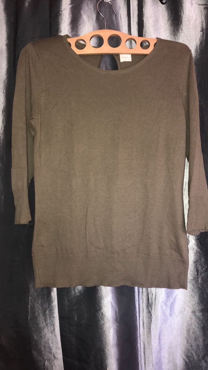 Pull fin Camaïeu kaki manche 3/4 avec boutons taille L