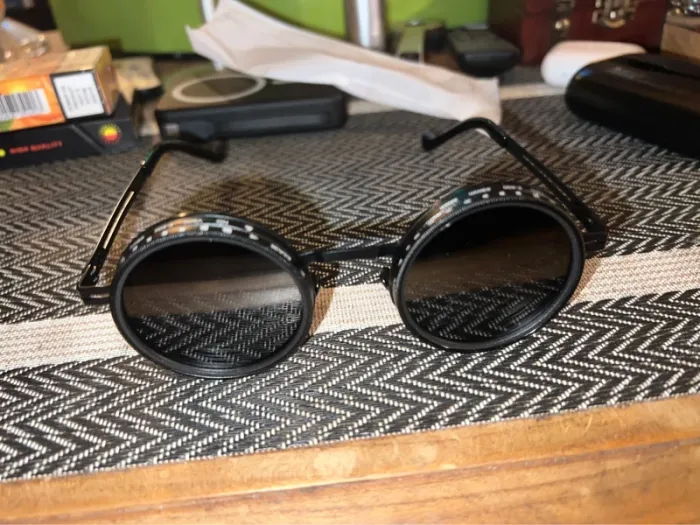 Lunettes de soleil rotatives fabriquées à la main avec gradation de la luminosité réglable 2025 - photo numéro 5
