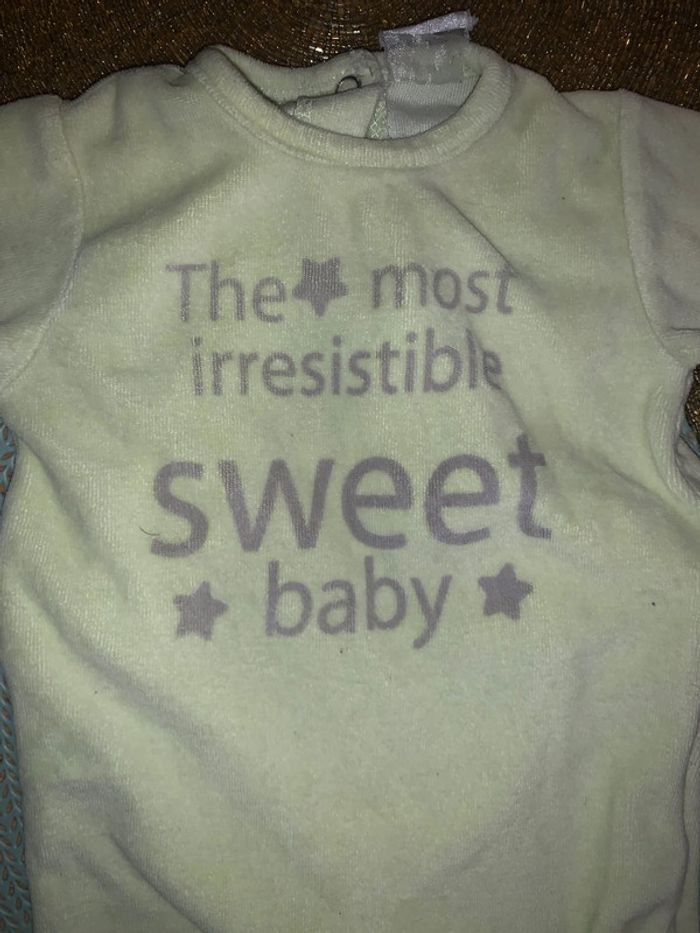 Deux pyjamas 1 mois excellent état - photo numéro 6