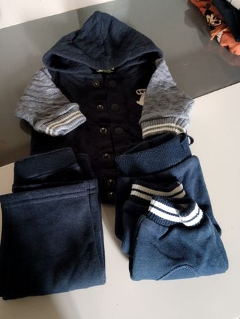 Ensemble veste et 2 bas de jogging+ chaussettes