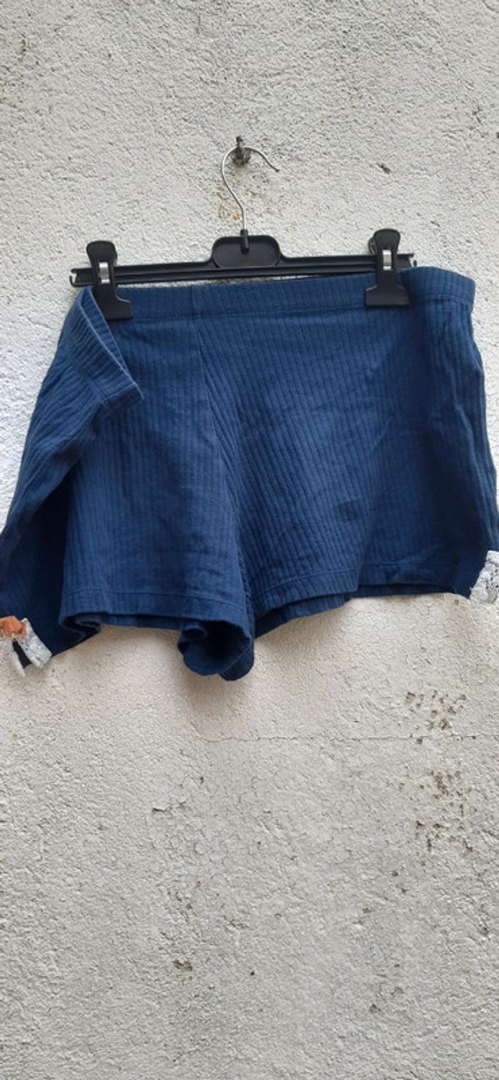 Short marine Taille 46/48 - photo numéro 3