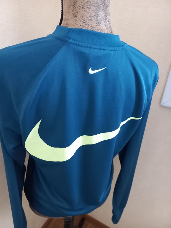 Sweat nike  Taille  XS - photo numéro 3