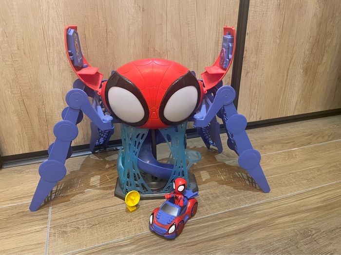 Le quartier général de Spidey - Marvel