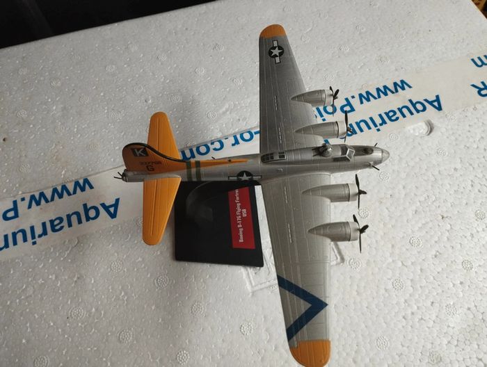 Avion de combat Boeing B-17G flying Fortress USA - photo numéro 3