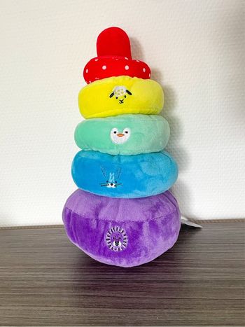 Tour à empiler multicolore en peluche 