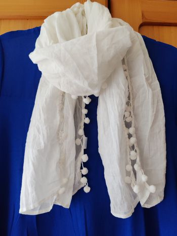 Écharpe pompons