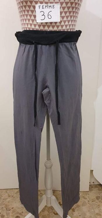 Bas de sport, gris ceinture noir élastique avec cordon, en très bon état, marque Athl