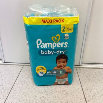 Pack 136 couches Pampers taille 2