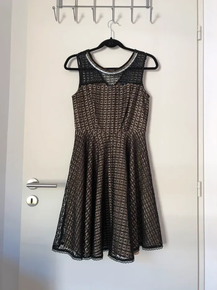 Robe Sinéquanone noire en dentelle taille S