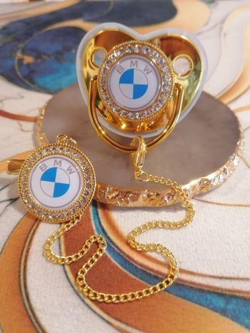 Tétine doré bmw blanc