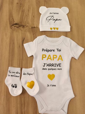 Ensemble bébé bodie bonnet et chaussettescadeau papa annonce grossesse