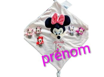 Doudou Minnie et son attache 