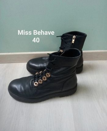 Botillions en cuir style gothique taille 40 Miss Behave