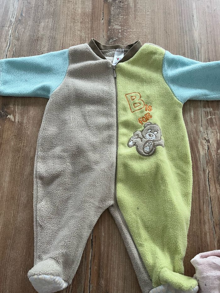 Lot pyjama MIXTE FILLE OU GARÇON taille 3 mois - photo numéro 7