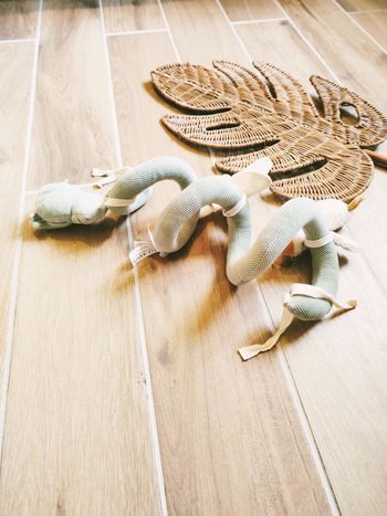 🪿Peluche doudou d'éveil Spirale multi activités sensorielle Little Goose marque Little dutch