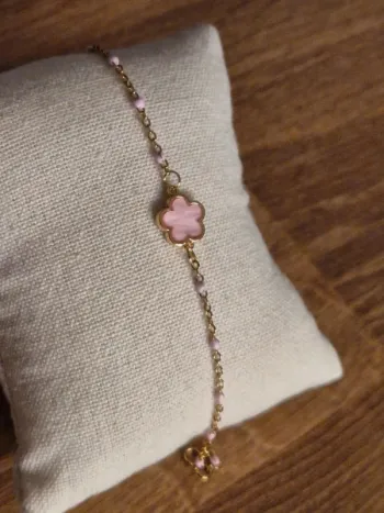 Bracelet dorée en acier inoxydable 🌸 avec perles rose et trèfle nacré