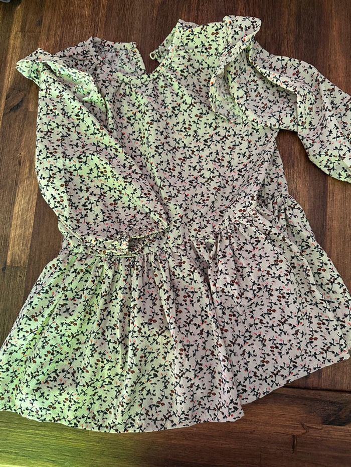 Robe légère, légèrement manches longues