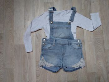 Ensemble salopette/short et haut à manches longues en excellent état