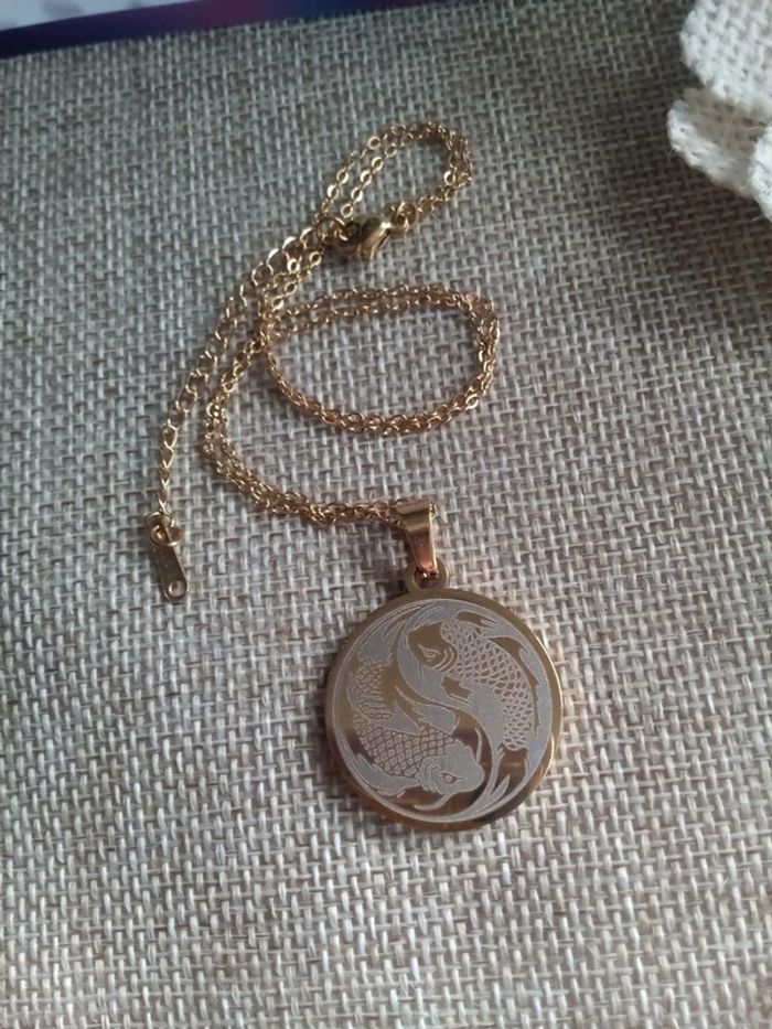 Collier yin yang poisson