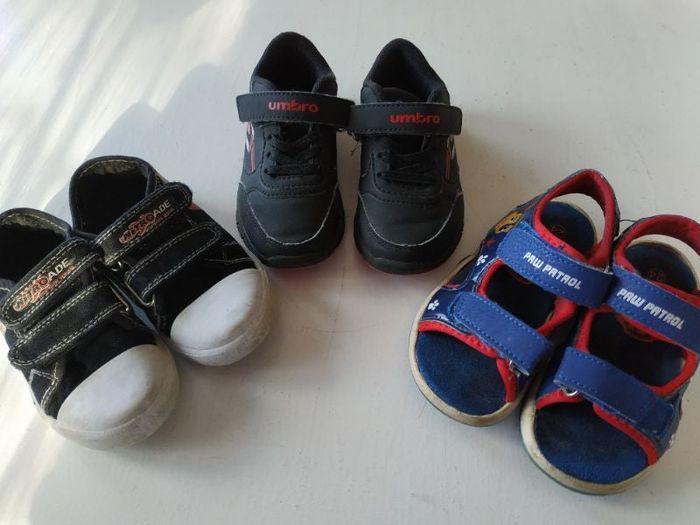 Lot de 3 paires de chaussures taille 24
