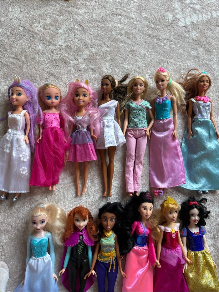 Lot 15 poupées LOL + princesses Disney + barbies - photo numéro 3