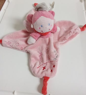 Doudou fille rose fée, marque nicotoy lutin,  ailes,hochet,  broderie fleurs