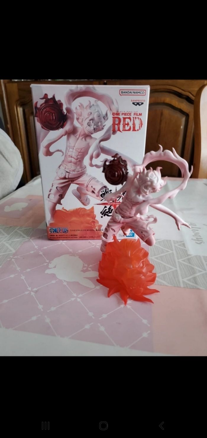 Figurine one piece monkey.d.luffy