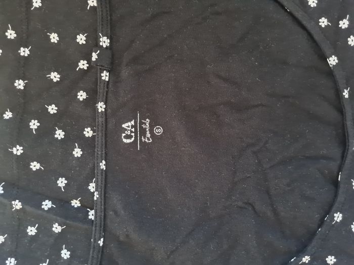 T-shirt noir fleurs blanches - photo numéro 3