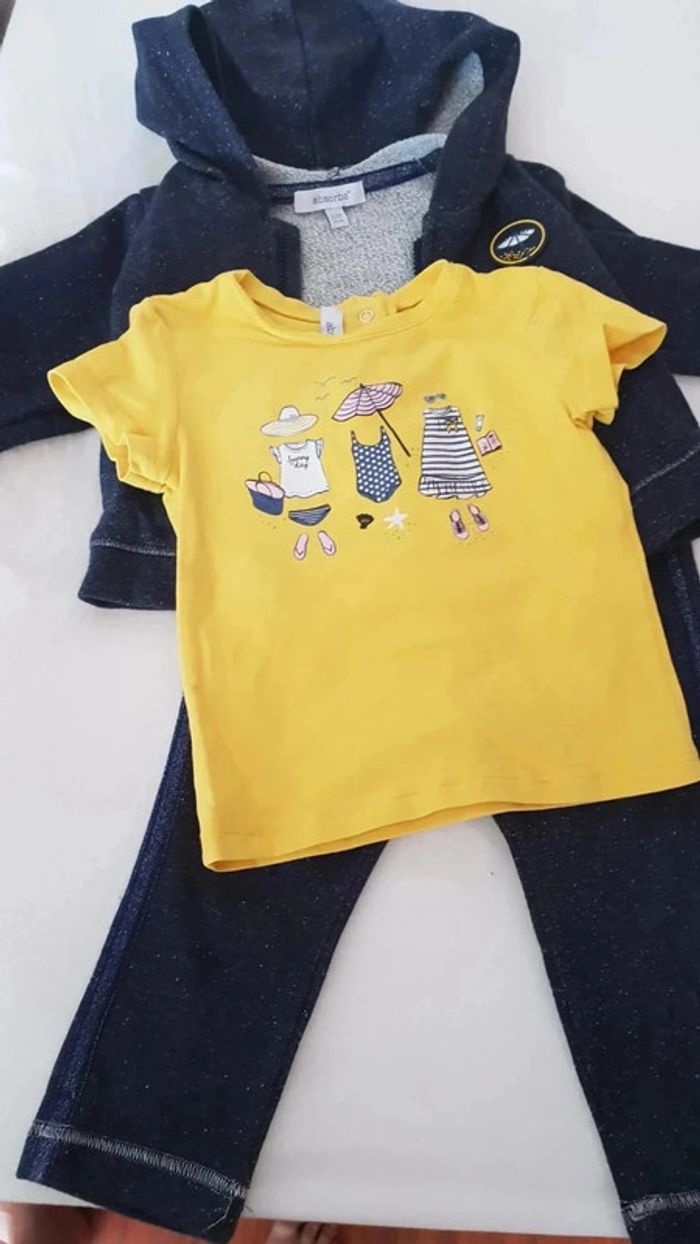 Tres bel ensemble 3 pièces 12 mois