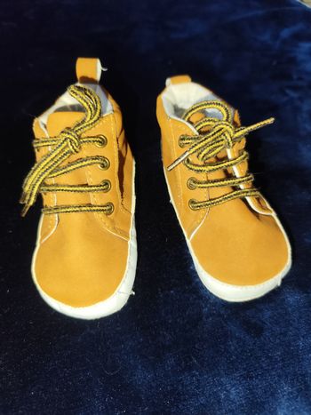 Petites baskets semelles souples type chausson taille 20-21