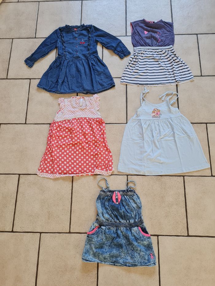 5 robes taille 4 ans