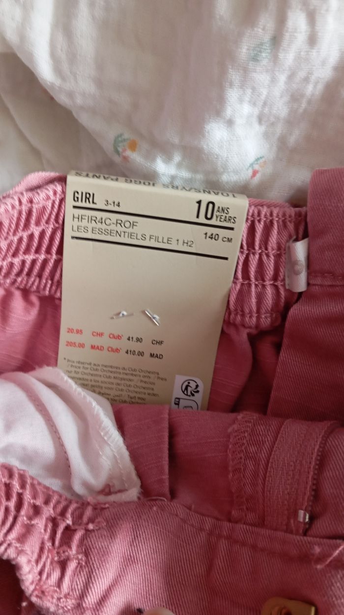 Lot pantalon et blouse - photo numéro 3
