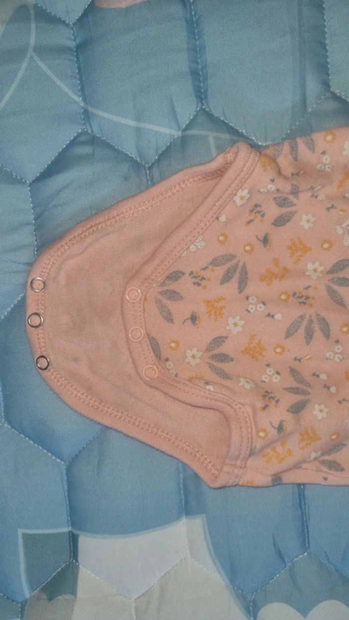 Body manche courte 3 mois 62 cm en très bon état - photo numéro 4