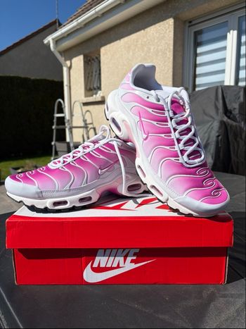 Nike air Max plus TN rose et blanche