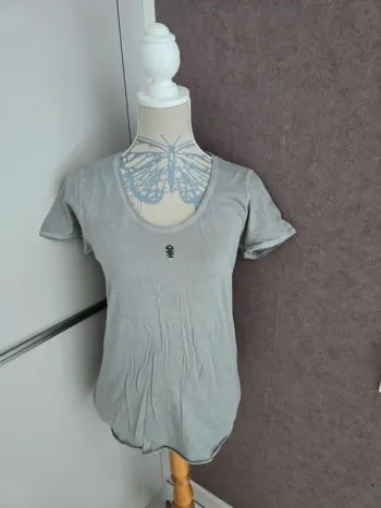 Tee-shirt diplodocus excellent état