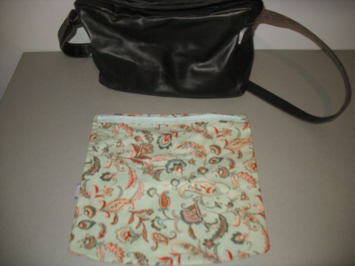 SAC A MAIN NOIR AVEC SON RABAT "PAPA PIQUE ET MAMAN COUD" - n°15 - photo numéro 8