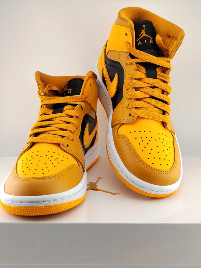 Paire de baskets Air Jordan 1 Mid montantes - photo numéro 8